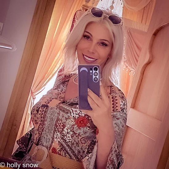 hollysnowad avatar