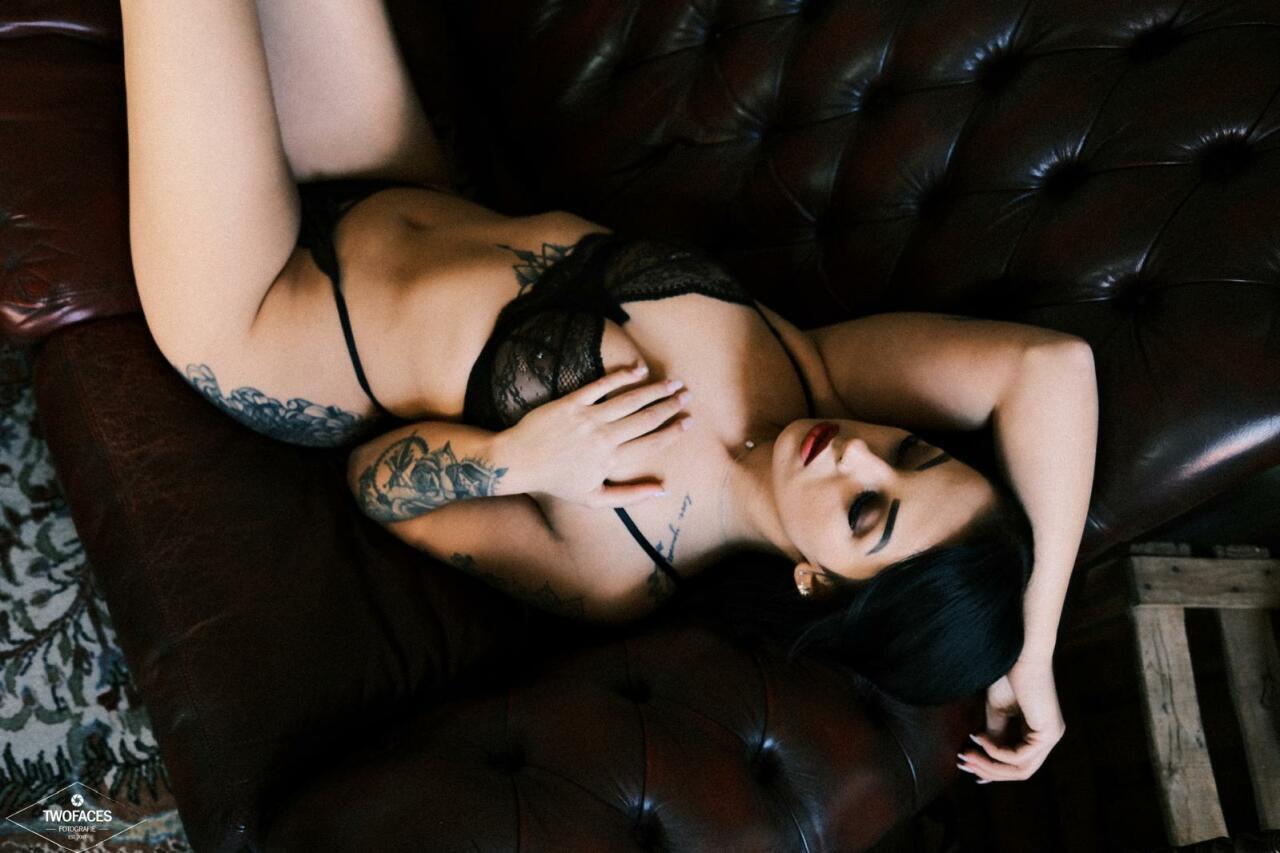 Cover photo of amelie